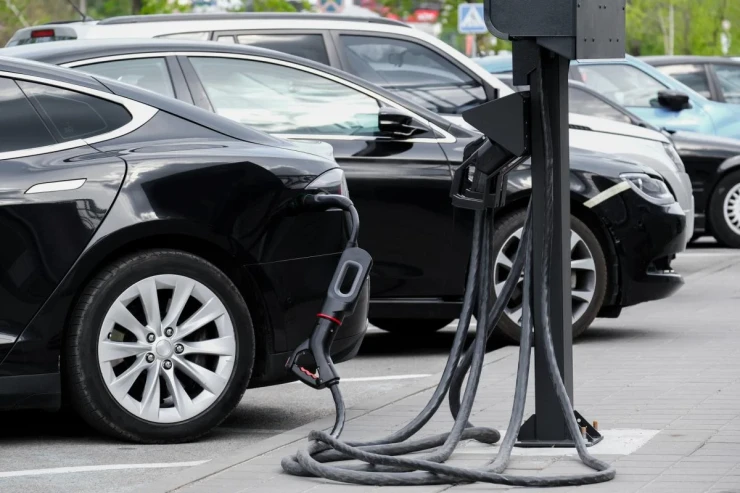 Elektriklə, yoxsa benzinlə işləyən  avtomobil: Hansı daha əlverişlidir? 