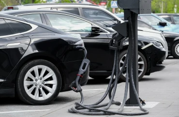 Elektriklə, yoxsa benzinlə işləyən  avtomobil: Hansı daha əlverişlidir? 