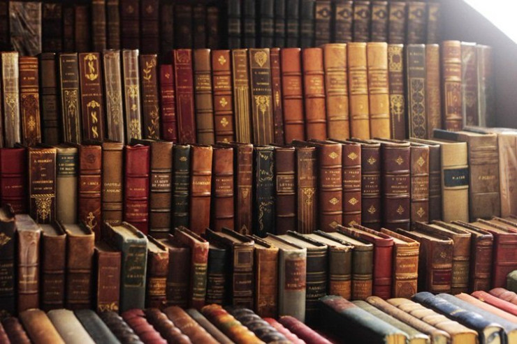 Ən çox tərcümə  olunan kitab - 700 dildə...