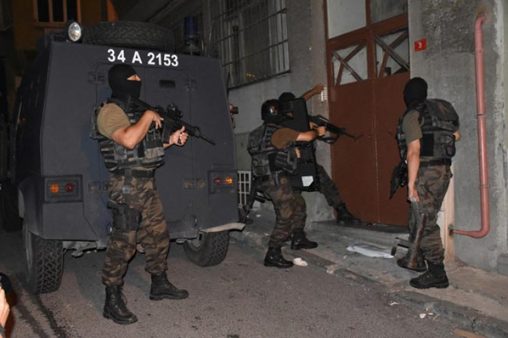 Bəyoğlu bələdiyyəsində ƏMƏLİYYAT:  sədr və 40 nəfər saxlanıldı
