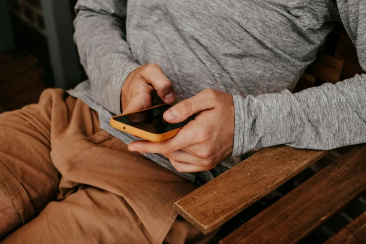 Cibinizdəki casus:  smartfonunuzun sizi izləməsini  necə dayandırmaq olar?