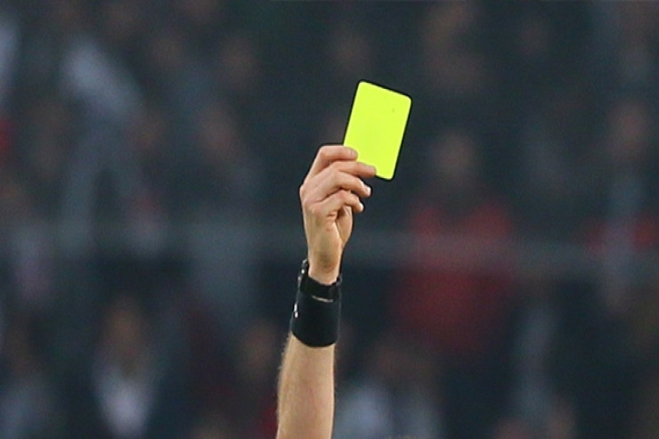 Rus dilində danışan futbolçuya sarı vərəqə  verildi