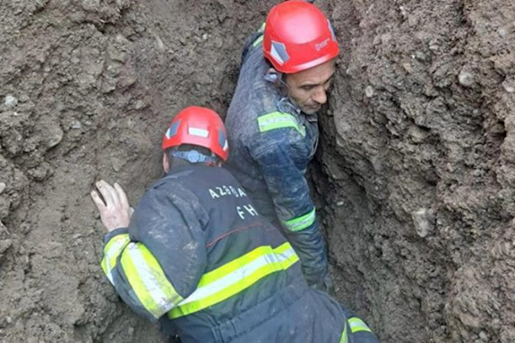 Bakıda FACİƏ:  balıqçılar torpaq uçqununun altında qaldı, biri öldü 
