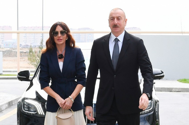 Prezident İlham Əliyevə və birinci xanım Mehriban Əliyevaya