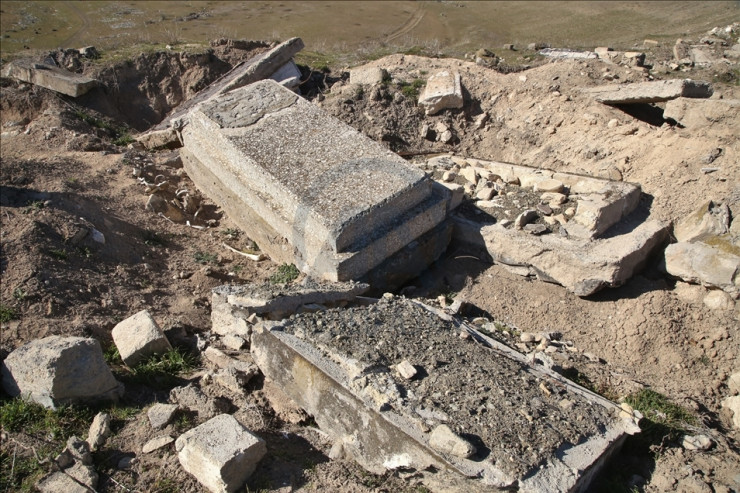 "Qəbirlər dağıdılıb, meyitlərin qızıl dişləri çıxarılıb" - Ermənilərin MƏHKƏMƏSİ 