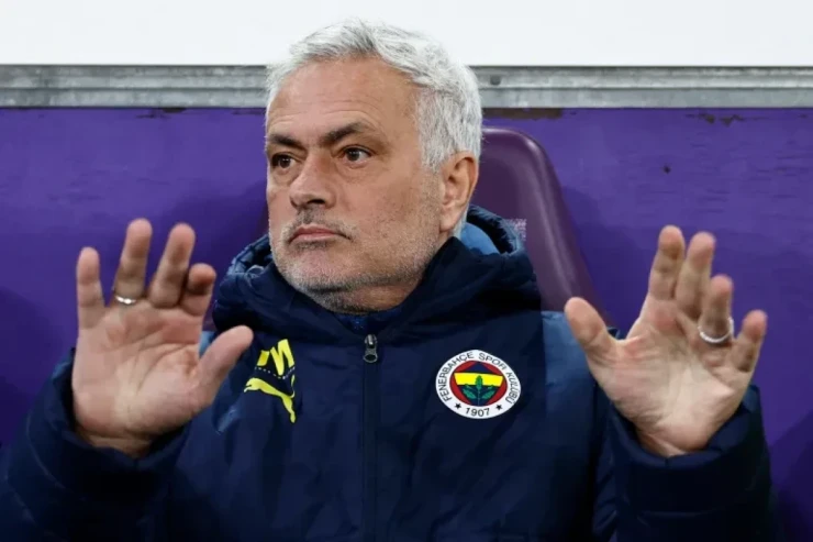"Fənərbaxça" Mourinyonu istefaya göndərdi 
