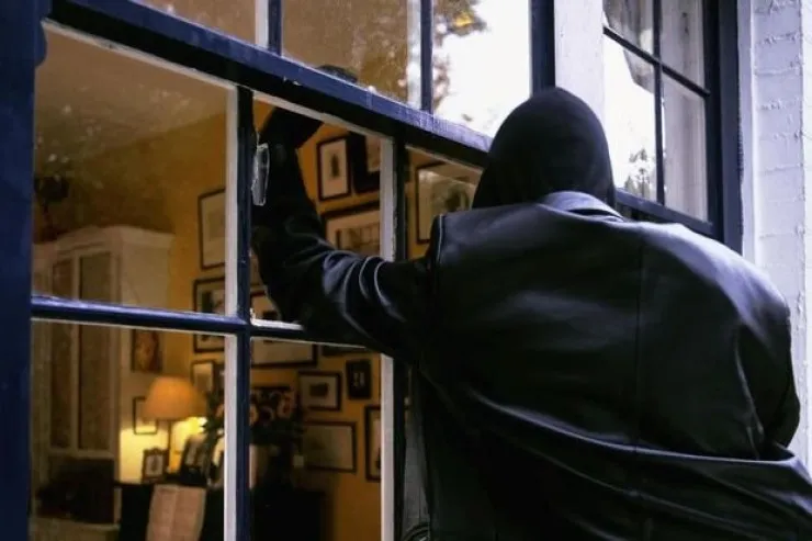 Polis 7 yeniyetməni saxladı - OĞURLUĞA CƏHD 