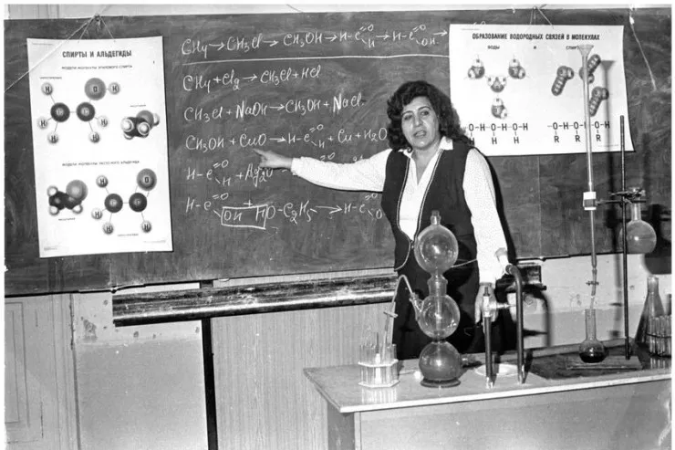 Şagirdlərin qəlbində yaşayan müəllim - Şəfiqə Əliyeva  