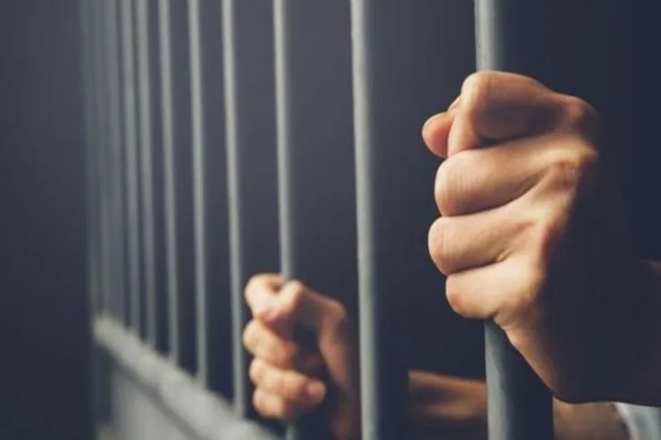 Adam öldürən yazıçı  villasında TUTULDU: 7 kitabına imza günü  keçirəcəkdi