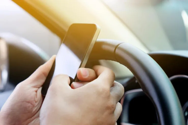 Telefonu maşında USB ilə doldurmaq olarmı? 