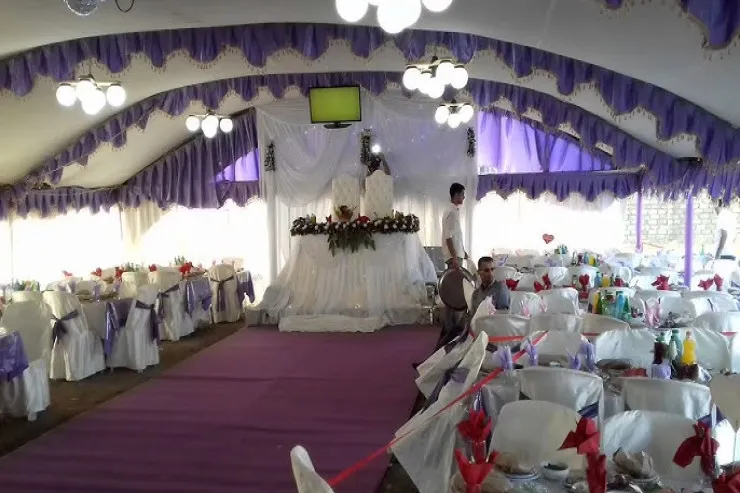 Qubada toyda DAVA:  ofisiantla kobud danışan  qonaq DÖYÜLDÜ