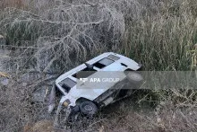 Şəmkirdə fəhlə daşıyan  mikroavtobus su kanalına aşdı: 12 yaralı var - YENİLƏNİB 