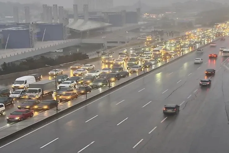 Bakıda bəzi yollarda sıxlıq var - SİYAHI 