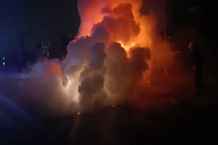 Masazırda “BMW” və “HYUNDAİ” toqquşdu,  yanğın başladı -VİDEO 