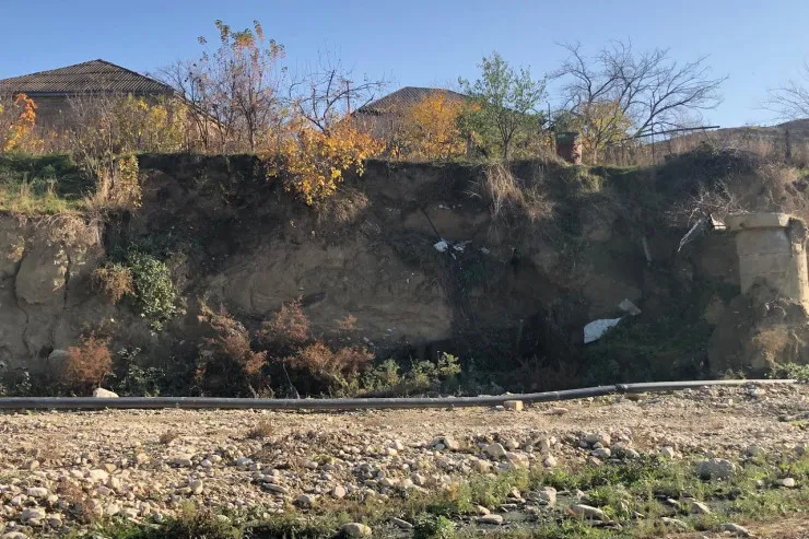 Şabranda sürüşmələr:   bir neçə tikili dağıldı 