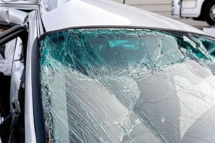 Ağcabədidə maşın divara çırpıldı,  sürücü öldü