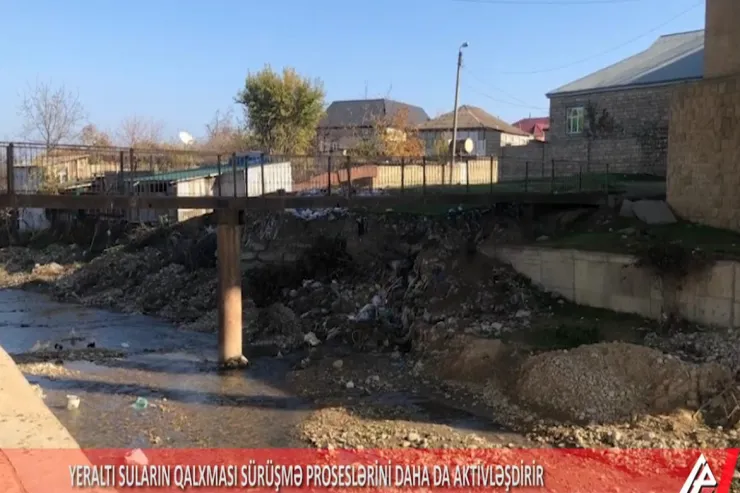 Bu rayonda torpaqla bərabər evlər də “sürüşür” -VİDEO 