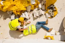 “Jasmin Park”da FACİƏ:  usta binadan yıxılıb ÖLDÜ 