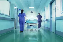 Azərbaycanda xəstəxanada tibb bacıları  arasında DAVA 