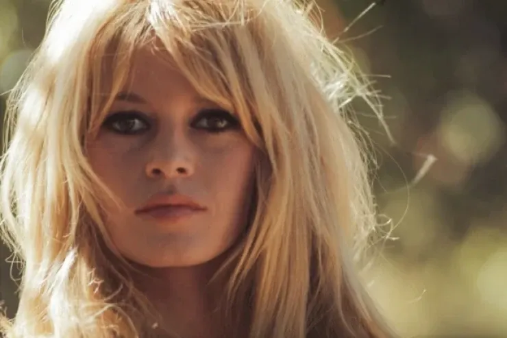 "İntihar edirdim,   möcüzə xilas etdi" - Əfsanəvi aktrisadan şok ETİRAFLAR 