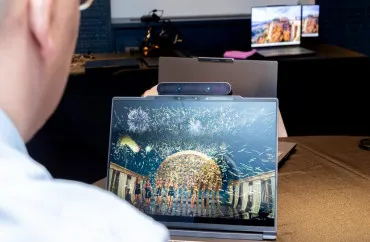 Lenovo yanları genişlənən  ekrana malik noutbuk hazırlayır