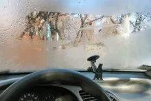 Avtomobilin şüşəsi niyə parlanır?  - Qarşısını almaq yolları 