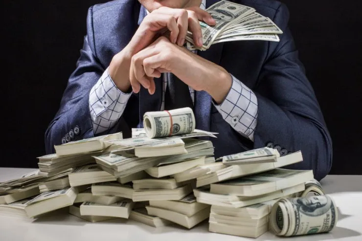 Dünyanın ən varlı üçüncü adamı bir günə 25 milyard  itirdi