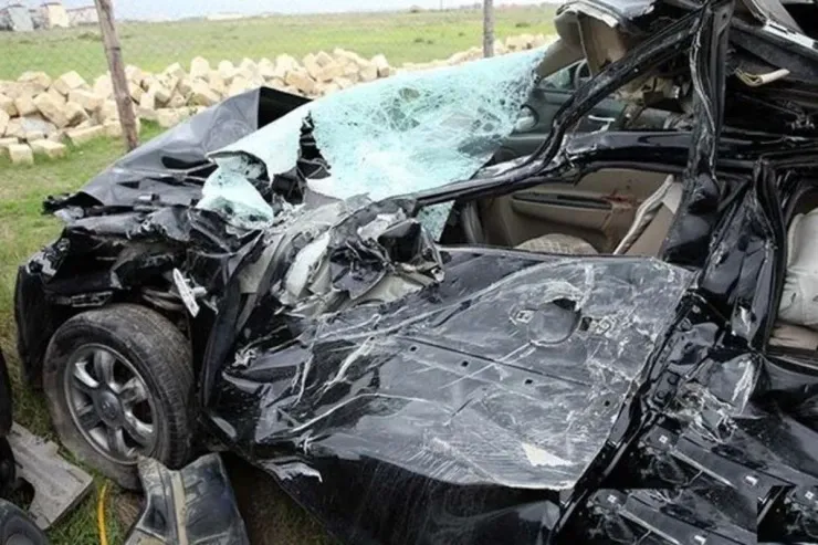 Qazaxda maşın yol nişanına çırpıdı: xəsarət alanlar  var