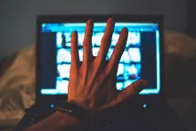 Azərbaycanda uşaq intim videolarını  yayan saxlanıldı