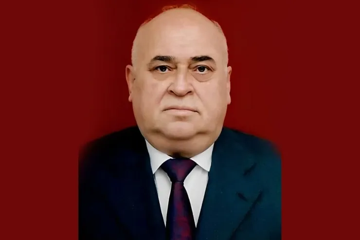 Vahid Axundov vəfat etdi