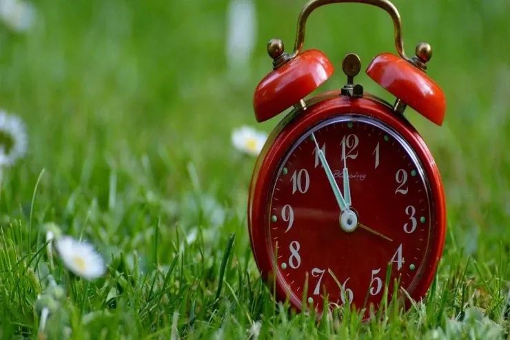 Zaman Yer üzündə fərqli axır:  ən dəqiq saatlar nəyi göstərirdi 