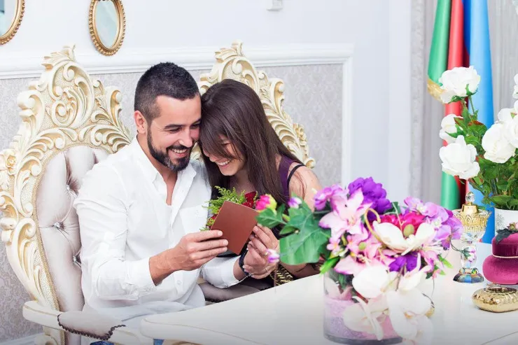 Gənclər niyə evlənmir?  - Röyanın bahalı ayaqqabısından istəyirlər -VİDEO 