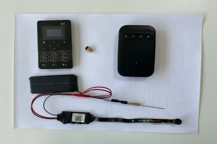 11 abituriyent köməkçi vasitələrlə imtahana necə girib? - TƏFƏRRÜATLAR 