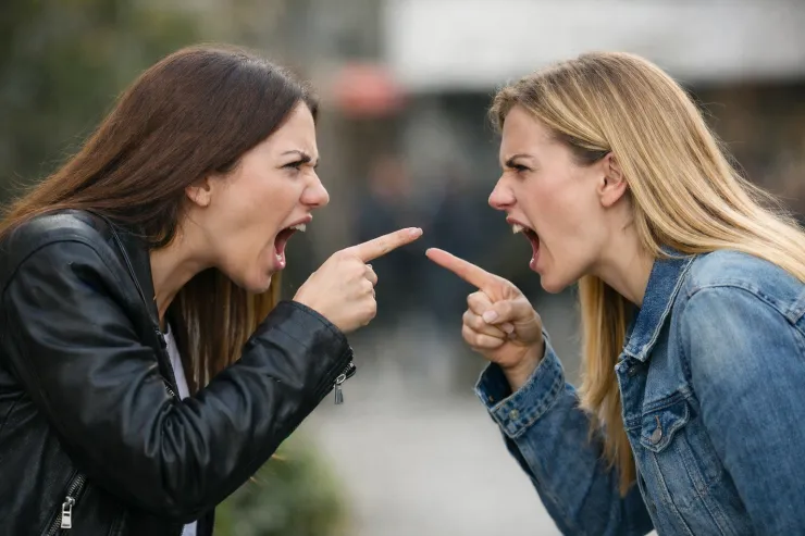 Sabirabadda qadınların ƏR DAVASI:  biri nazirliyin katibəsidir 