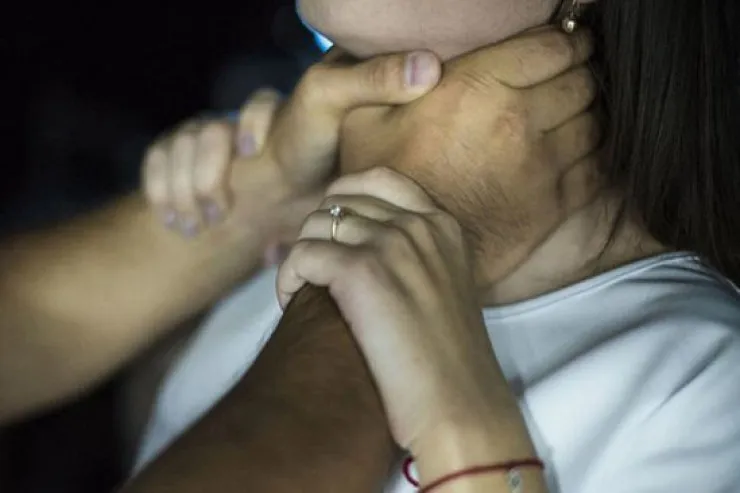 Xaricdə qızı öldürən  azərbaycanlıların İŞİ:  "Mən boğurdum, o da ayaqların tuturdu"