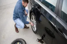 Maşınınız yola görə zədələnibsə, kompensasiya ala bilərsiniz - Sürücülərin yaralı yeri 