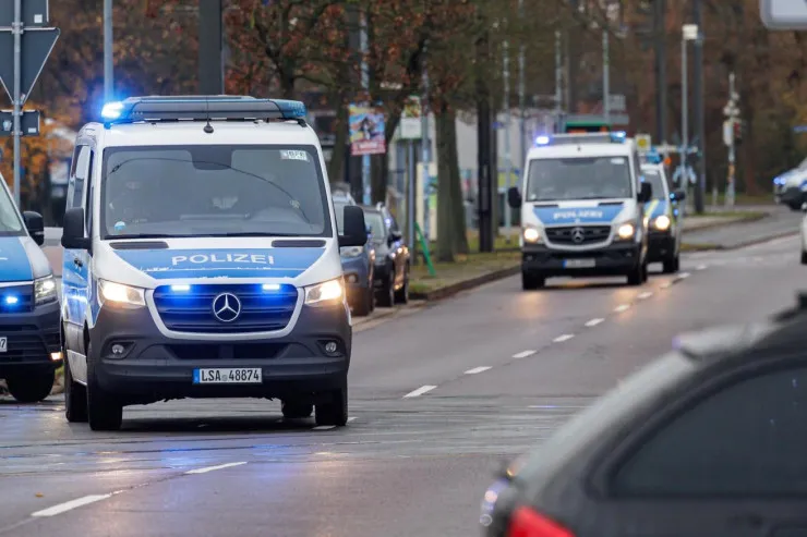 Azərbaycan vətəndaşı Almaniyada maşını insanların üstünə sürdü 