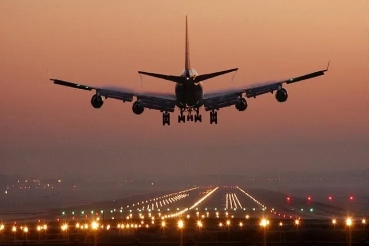 İki xarici təyyarə Bakı aeroportunda məcburi eniş etdi