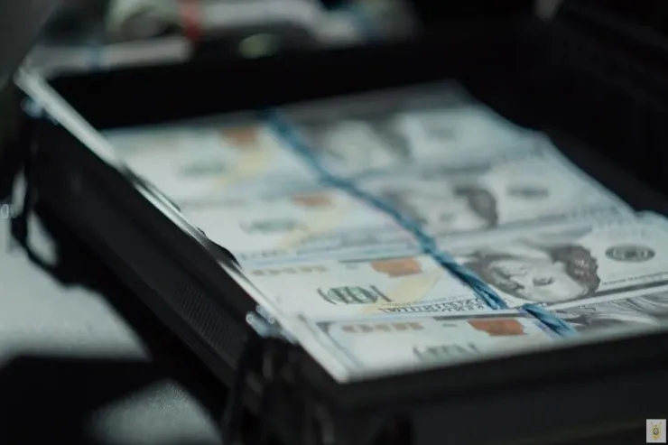 Xaricdə 1 milyonluq  kriptovalyutanı qanunsuz ələ keçirənlər Bakıda tutuldu - VİDEO 