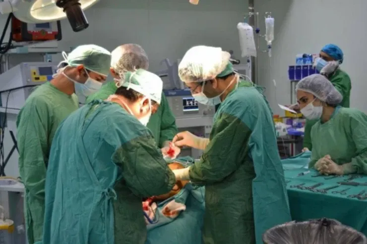 Əməkdar artistin bədəni çürüyür - Plastik əməliyyat FACİƏSİ 