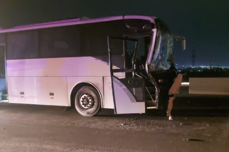 Bakı-Quba yolunda ağır qəza   - Avtobus yük avtomobili ilə toqquşdu - FOTO 