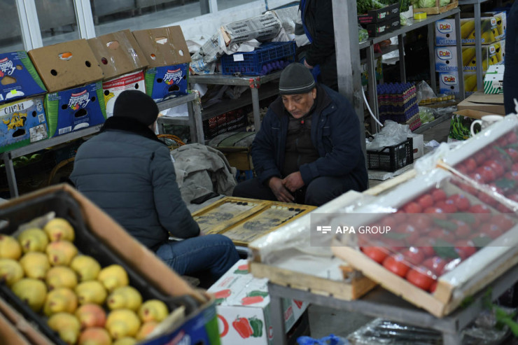 Keşlə Bazarının  yeni məkanı: “Müştəri yoxdur, biz də oturub nərd oynayırıq” – REPORTAJ 