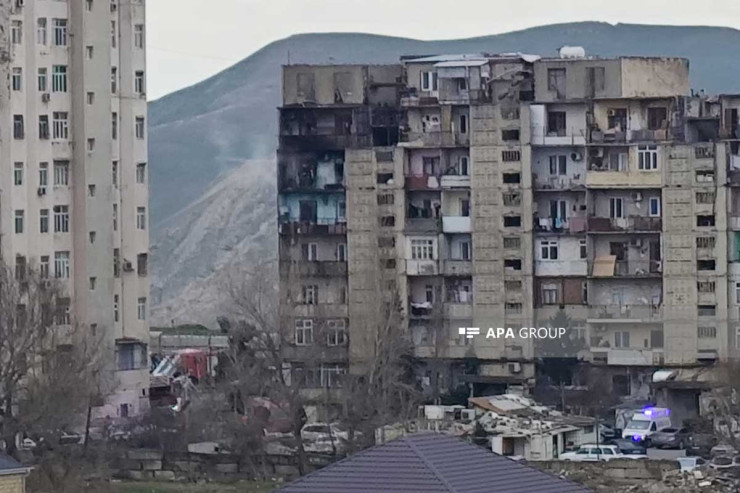 Bakıda yaşayış binasında yanğın söndürüldü-FOTO -VİDEO -YENİLƏNİB 