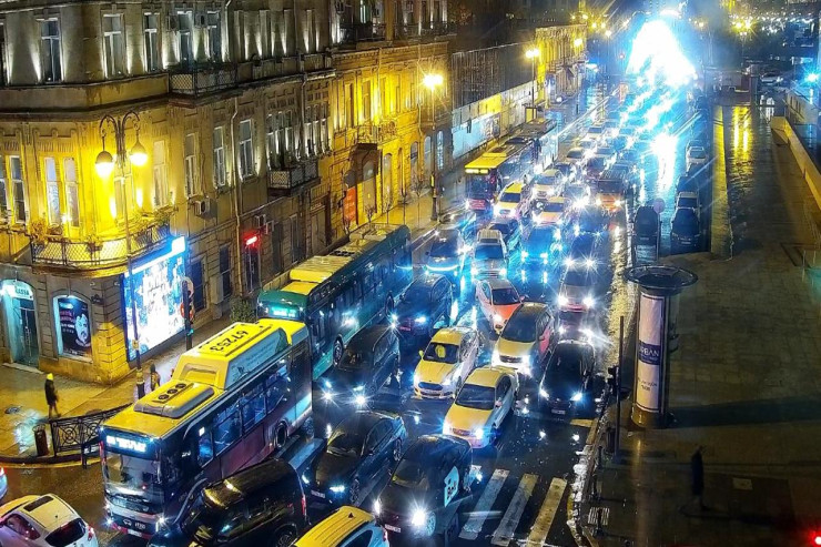 Bakıda sıxlıq olan yollar açıqlandı - SİYAHI 