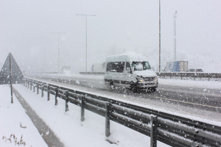 Yollar buz bağladı , sürücülərə mühüm xəbərdarlıq  edildi