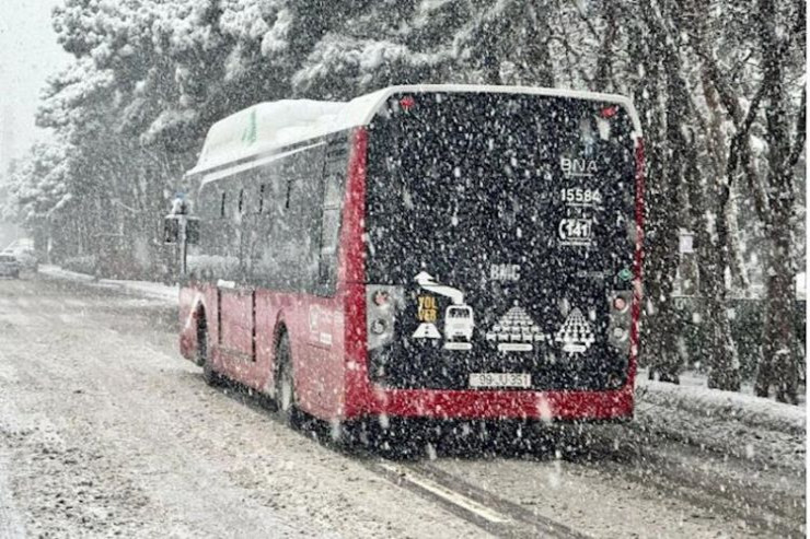 Bakıda bir gündə 40-dan çox avtobus  qəza nəticəsində zədələnib