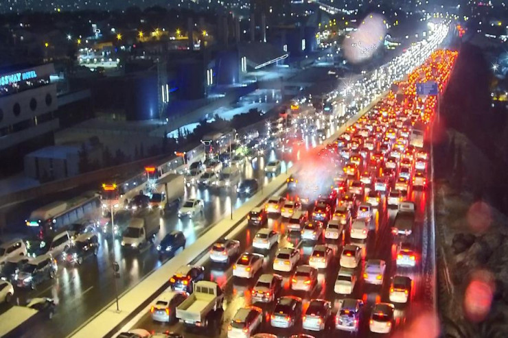 Bakıda bu yollarda sıxlıq var - SİYAHI 