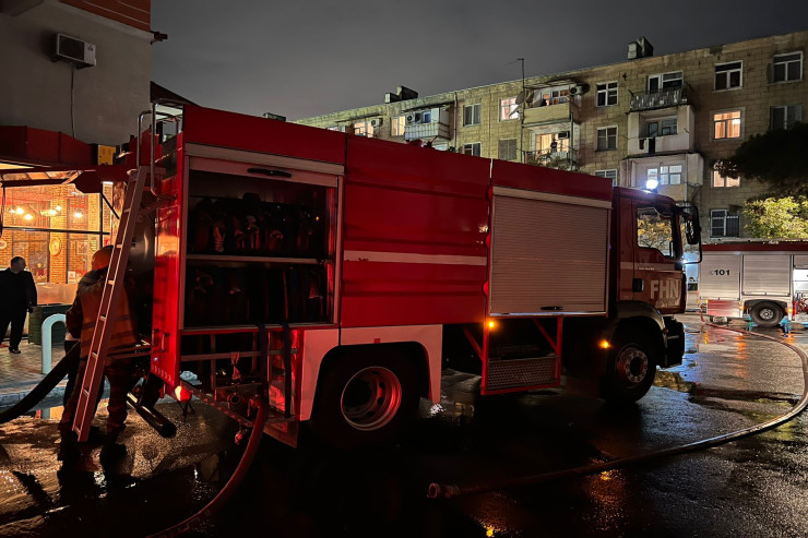 Sumqayıtda yataqxana  binası yandı, sakinlər təxliyə edildi 