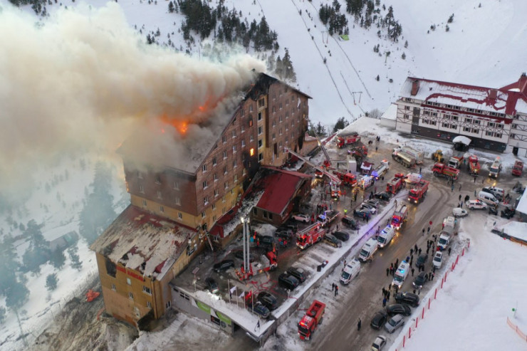 Türkiyədə otel yanğını nəticəsində ölənlərin sayı 79-a çatdı 