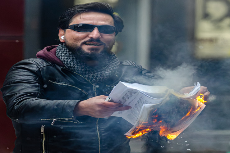 Quranı yandıran Salvan Momika kimdir?  – Polisin şərait yaratdığı, TikTok-da canlı yayımda öldü